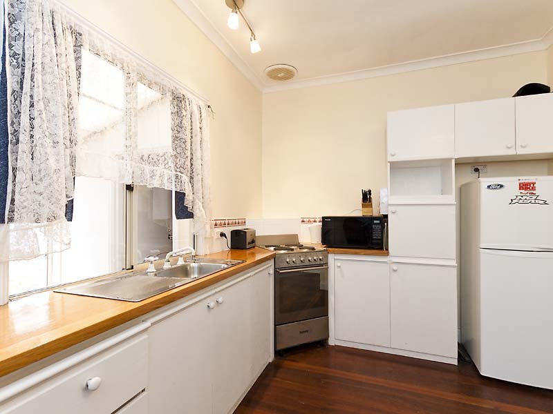 33B Ewart Street, Midvale WA 6056