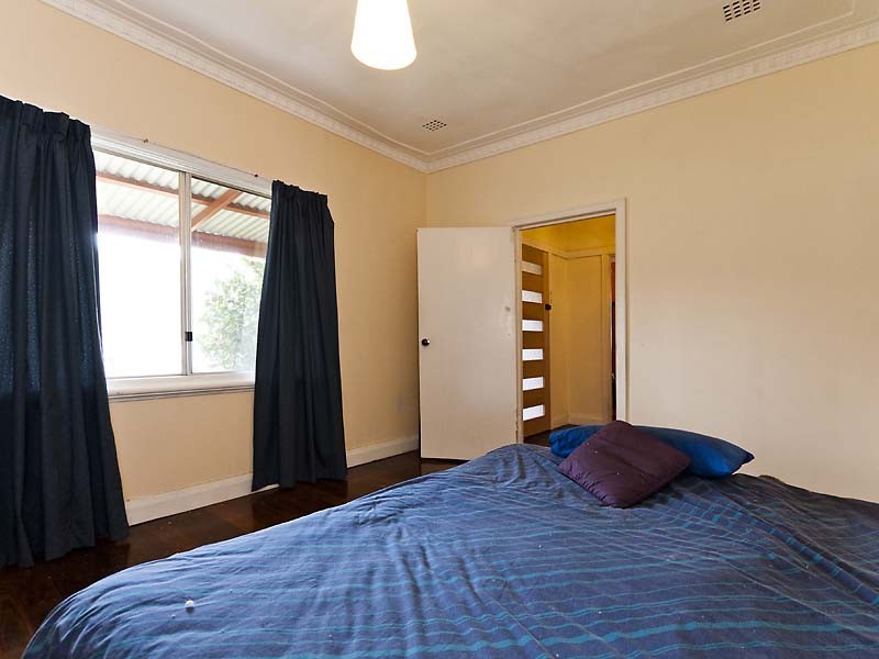 33B Ewart Street, Midvale WA 6056