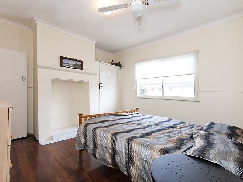 33B Ewart Street, Midvale WA 6056