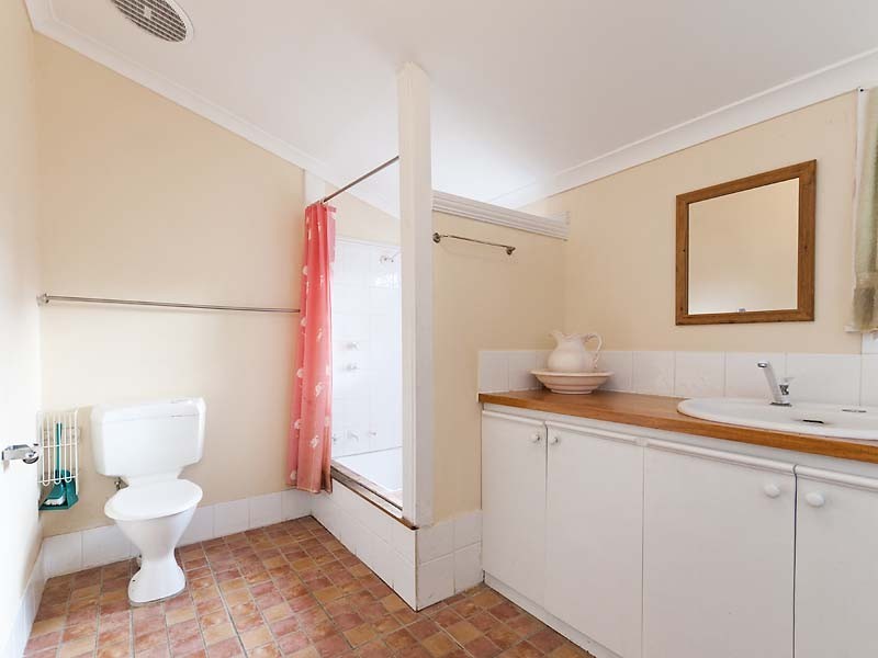 33B Ewart Street, Midvale WA 6056