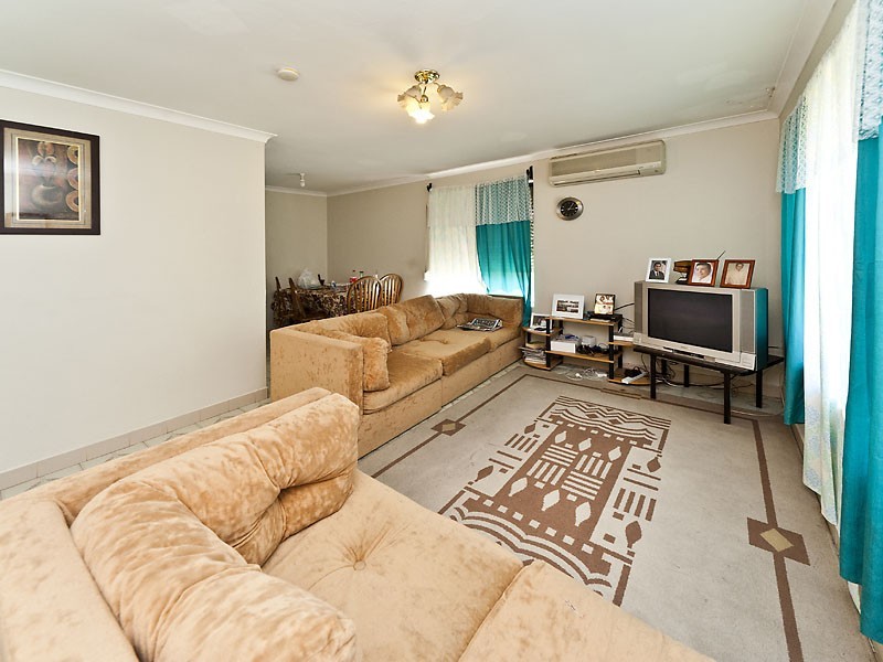 8A Wellaton Street, Midvale WA 6056