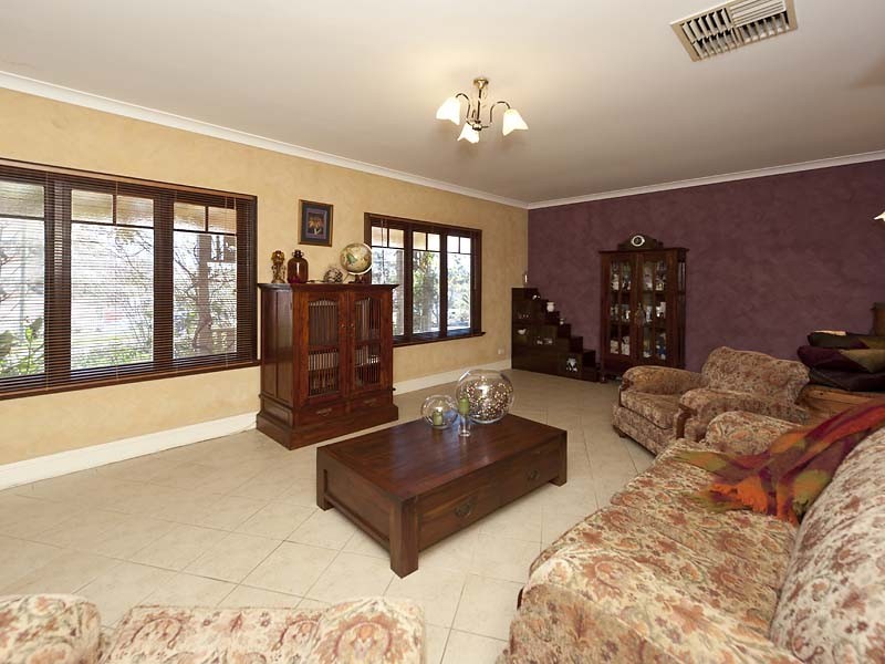 56 Redgum Avenue, Bellevue WA 6056