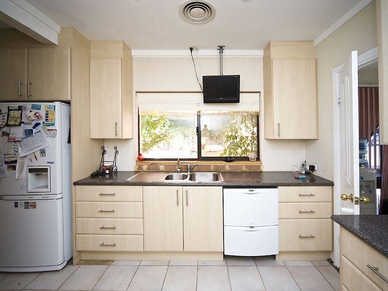1 Kershaw Avenue, Lesmurdie WA 6076