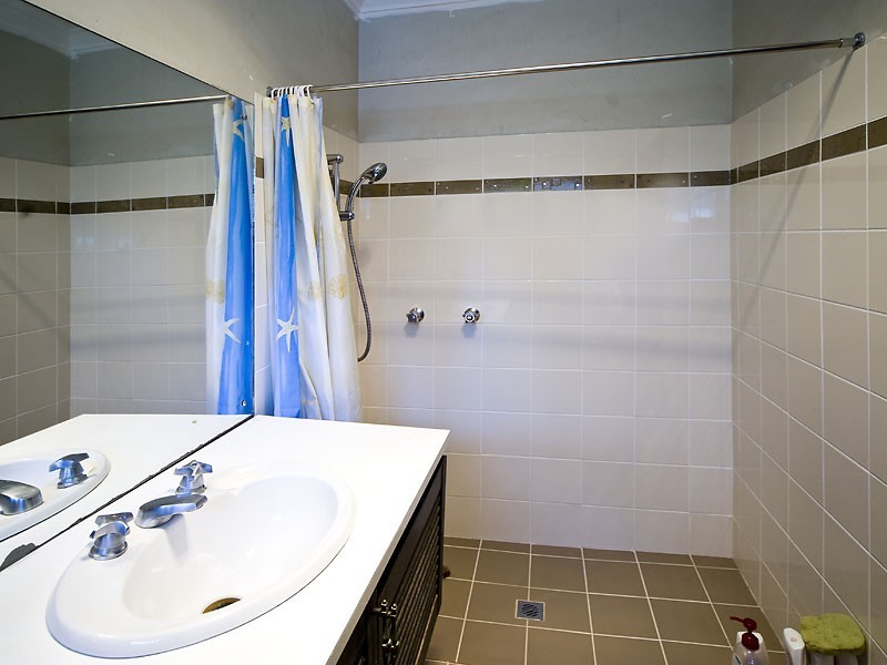 1 Kershaw Avenue, Lesmurdie WA 6076