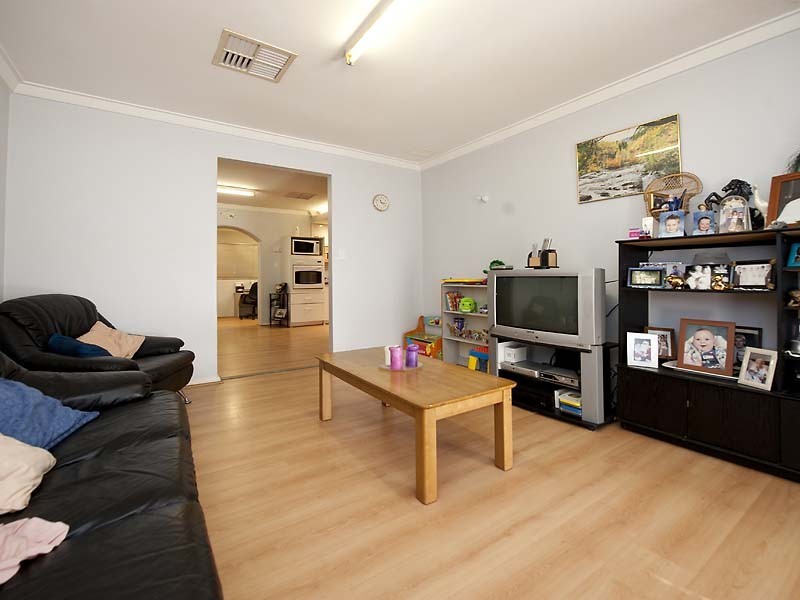 349 Holmes Road, Forrestfield WA 6058