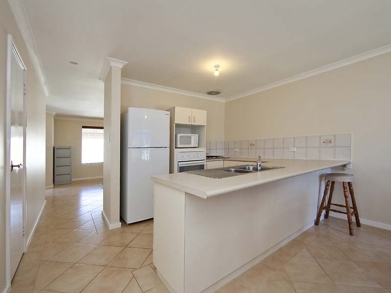 19/11 Elvire Street, Viveash WA 6056