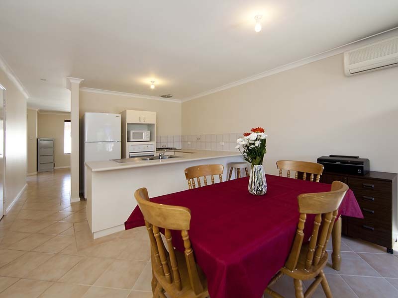 19/11 Elvire Street, Viveash WA 6056