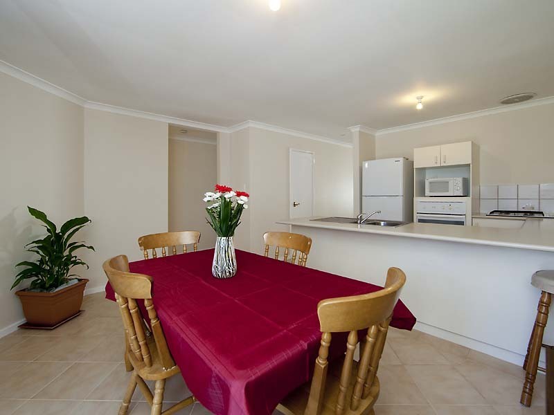 19/11 Elvire Street, Viveash WA 6056