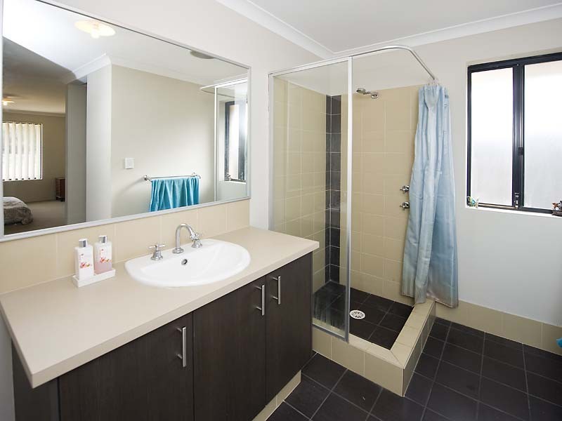 21 Hawthorn Street, Wattle Grove WA 6107