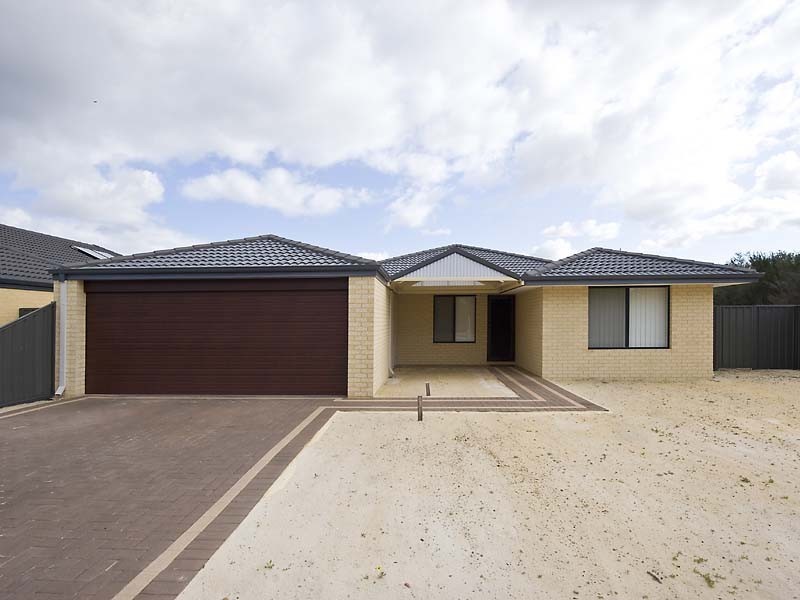 21 Hawthorn Street, Wattle Grove WA 6107