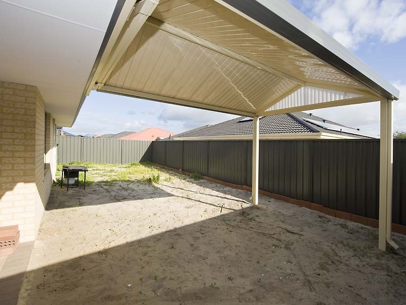 21 Hawthorn Street, Wattle Grove WA 6107