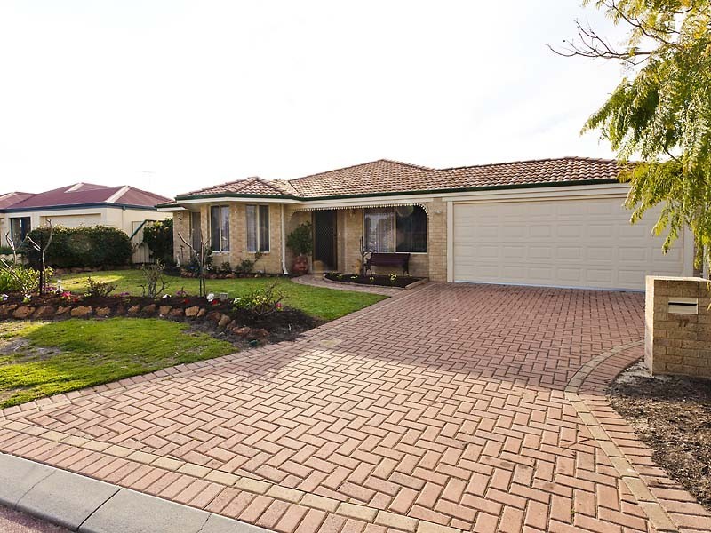 17 Coomer Elbow, South Guildford WA 6055