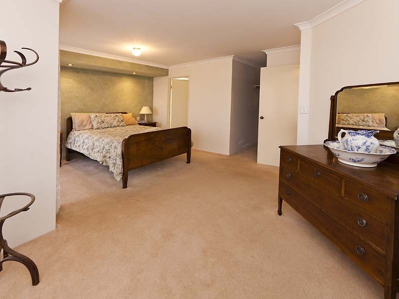 17 Coomer Elbow, South Guildford WA 6055