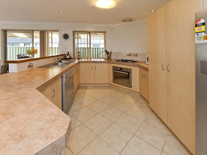 17 Coomer Elbow, South Guildford WA 6055