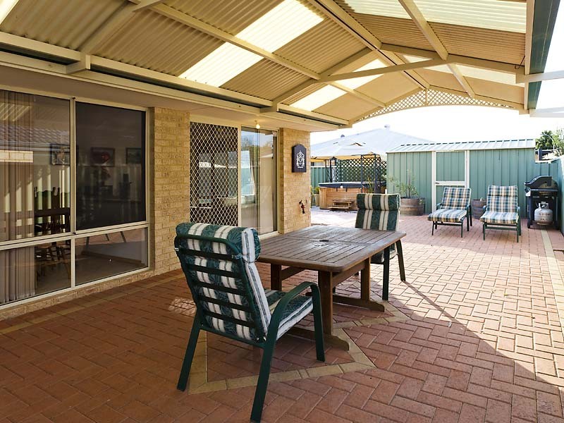 17 Coomer Elbow, South Guildford WA 6055
