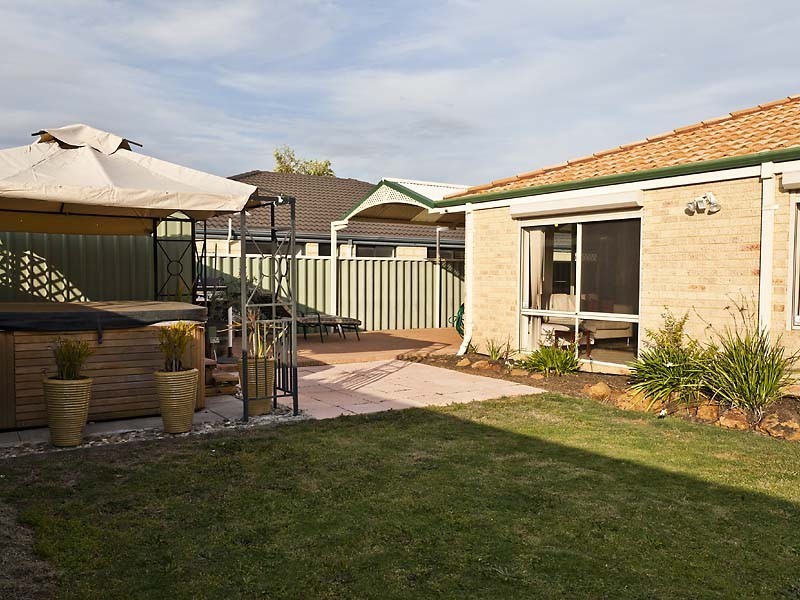 17 Coomer Elbow, South Guildford WA 6055