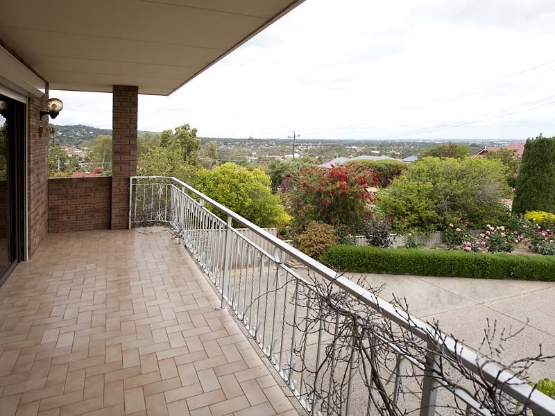 8 James Street, Swan View WA 6056