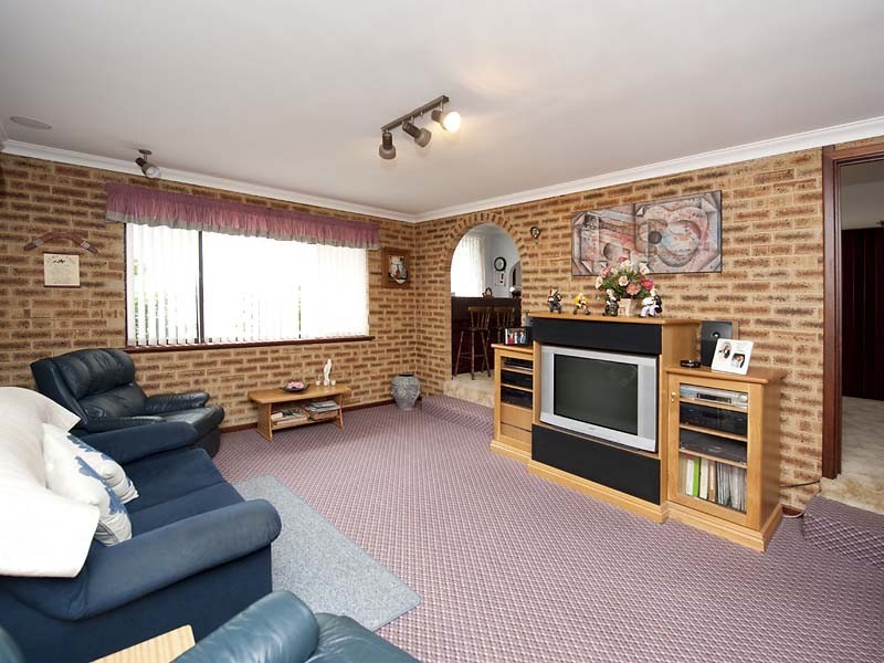 8 James Street, Swan View WA 6056