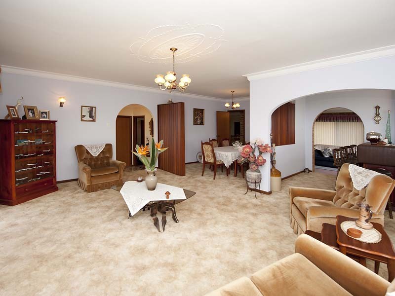 8 James Street, Swan View WA 6056