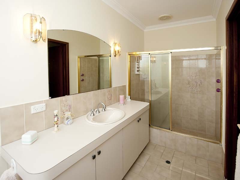 8 James Street, Swan View WA 6056