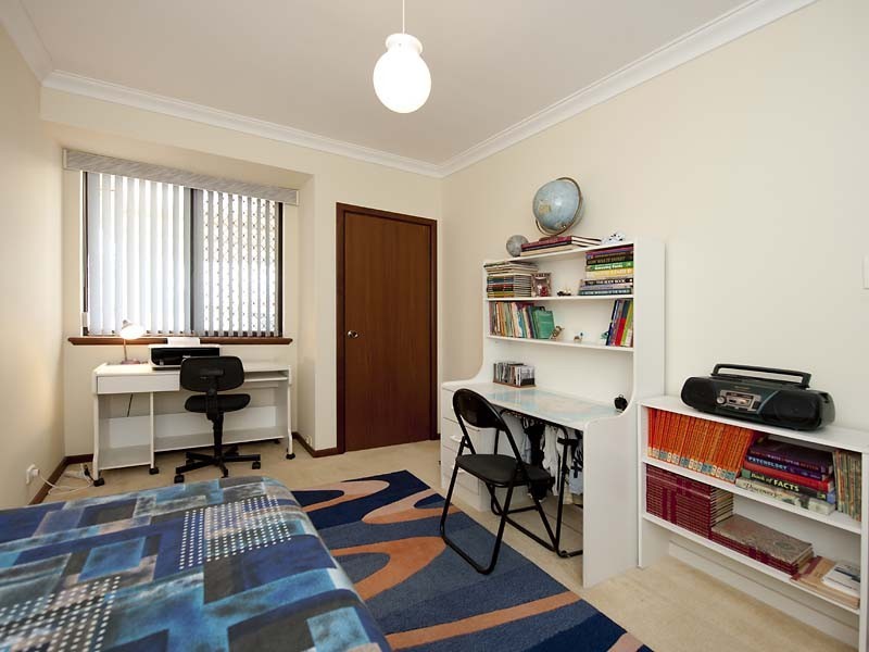 8 James Street, Swan View WA 6056