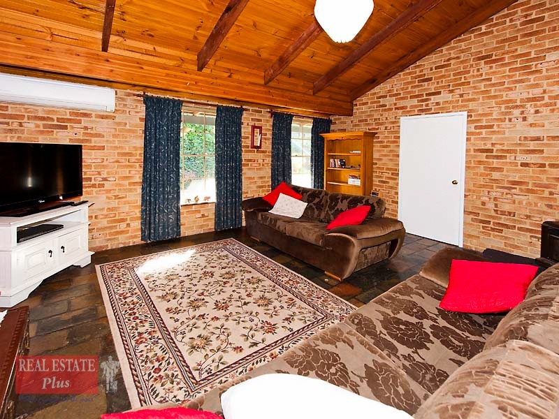 24 Feldman Crescent, Parkerville WA 6081