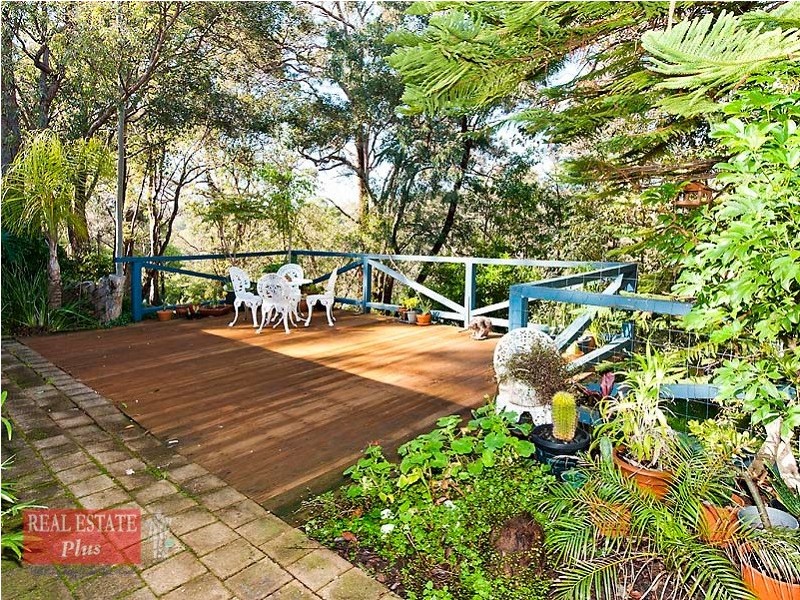 24 Feldman Crescent, Parkerville WA 6081