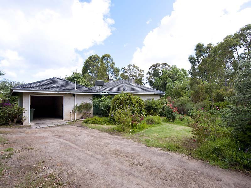 13 Nichol Street, Mundaring WA 6073