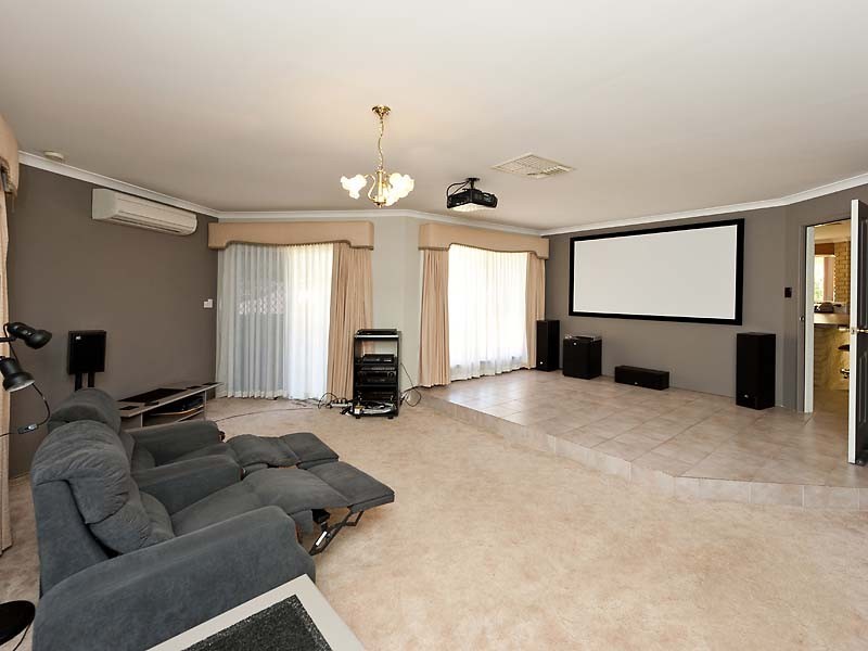 13 Luffe Court, Swan View WA 6056