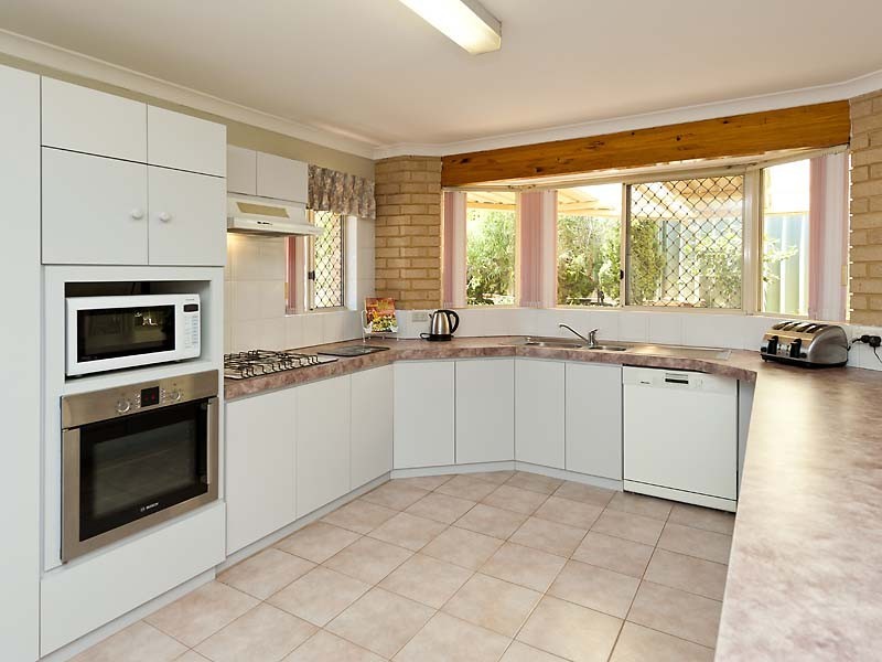 13 Luffe Court, Swan View WA 6056