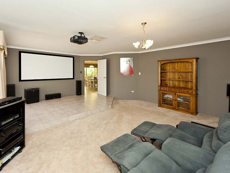 13 Luffe Court, Swan View WA 6056