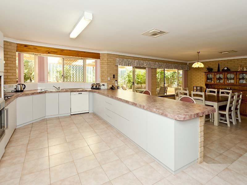 13 Luffe Court, Swan View WA 6056