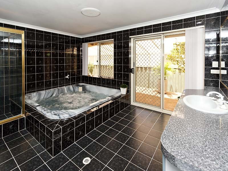 13 Luffe Court, Swan View WA 6056