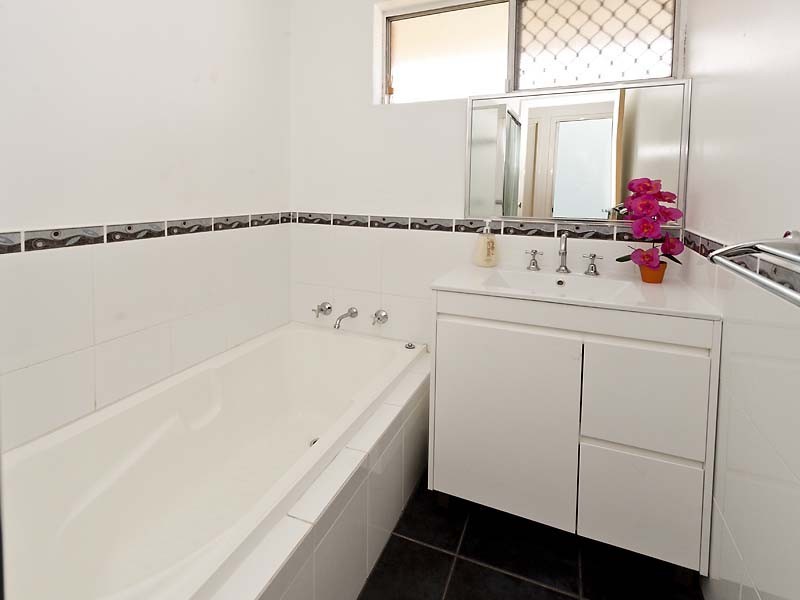 72 Ewart Street, Midland WA 6056