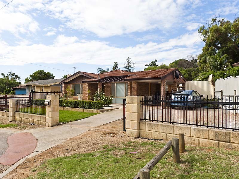 19 Wangalla Place, Koongamia WA 6056