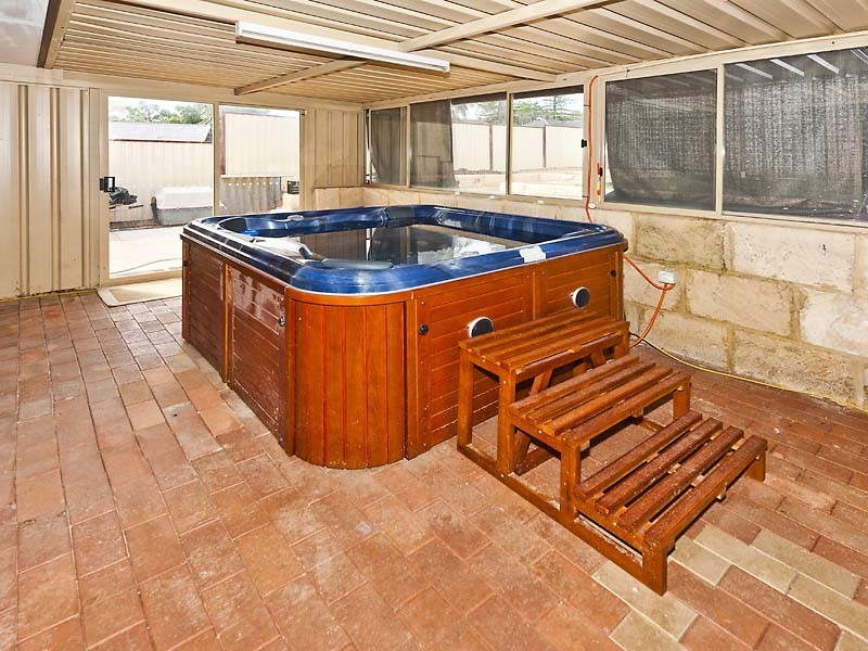 19 Wangalla Place, Koongamia WA 6056