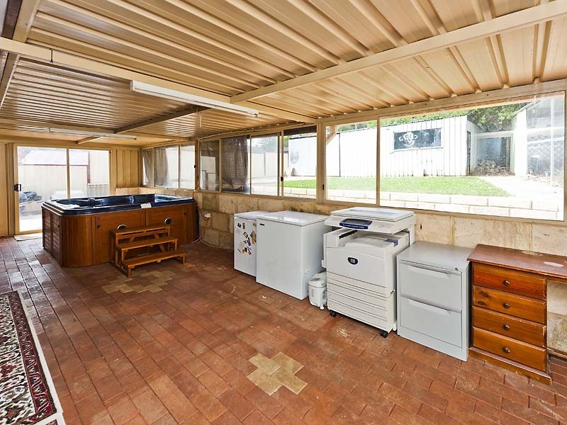 19 Wangalla Place, Koongamia WA 6056