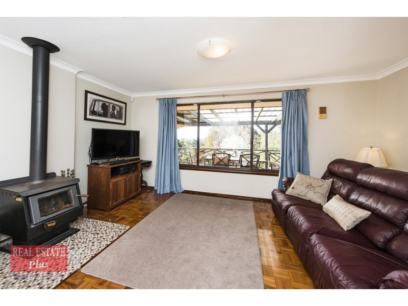 24 Linthorn Crescent, Greenmount WA 6056