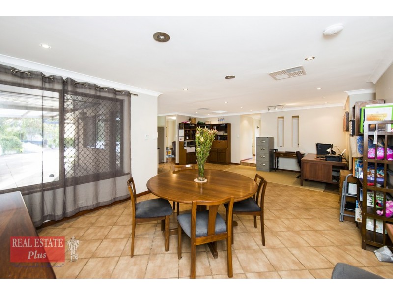 24 Linthorn Crescent, Greenmount WA 6056