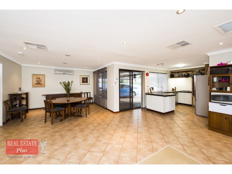 24 Linthorn Crescent, Greenmount WA 6056