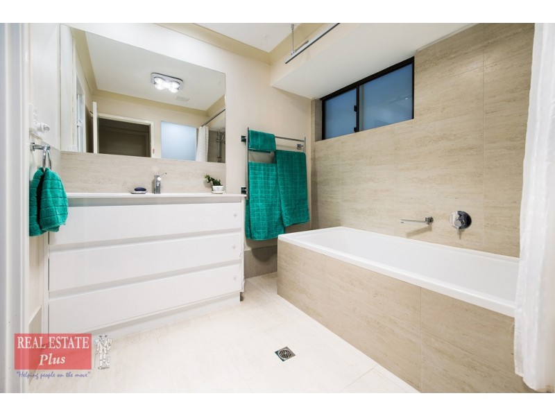 24 Linthorn Crescent, Greenmount WA 6056