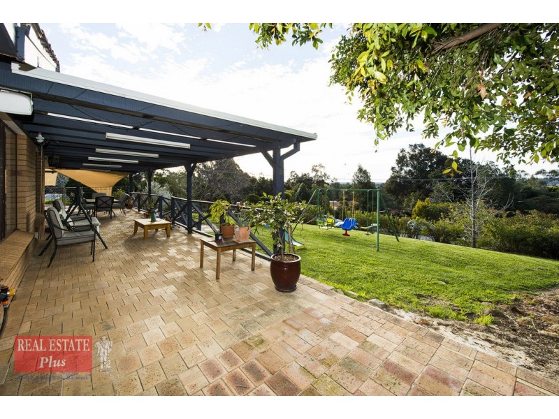 24 Linthorn Crescent, Greenmount WA 6056