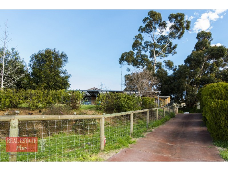 24 Linthorn Crescent, Greenmount WA 6056