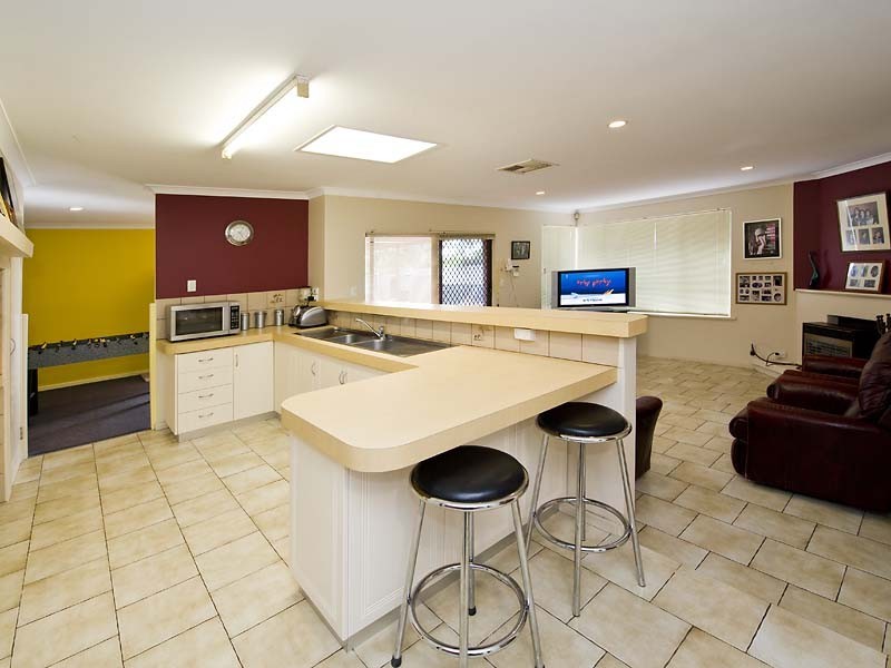 2 Wynne Street, Hazelmere WA 6055