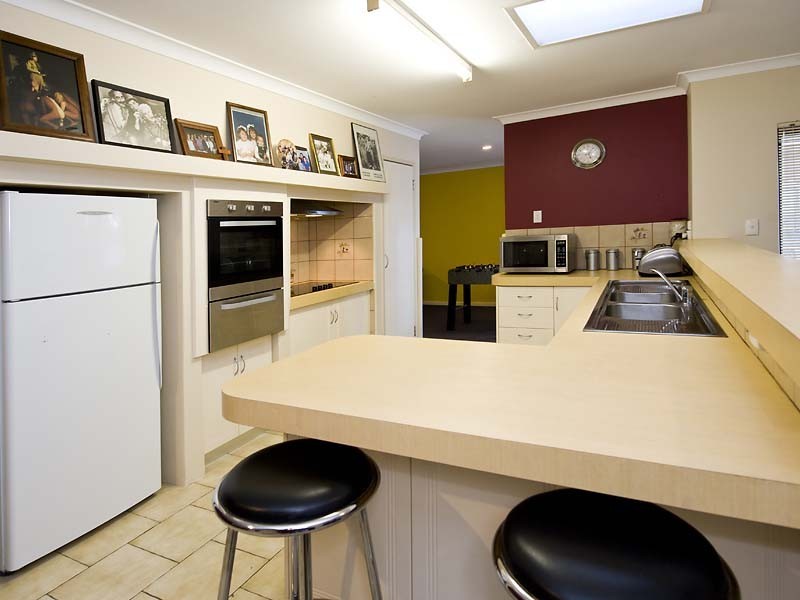 2 Wynne Street, Hazelmere WA 6055