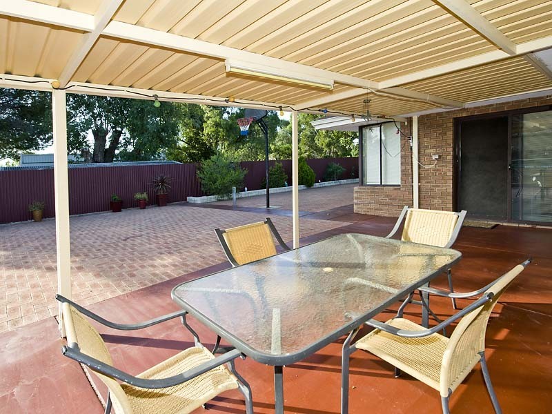 2 Wynne Street, Hazelmere WA 6055