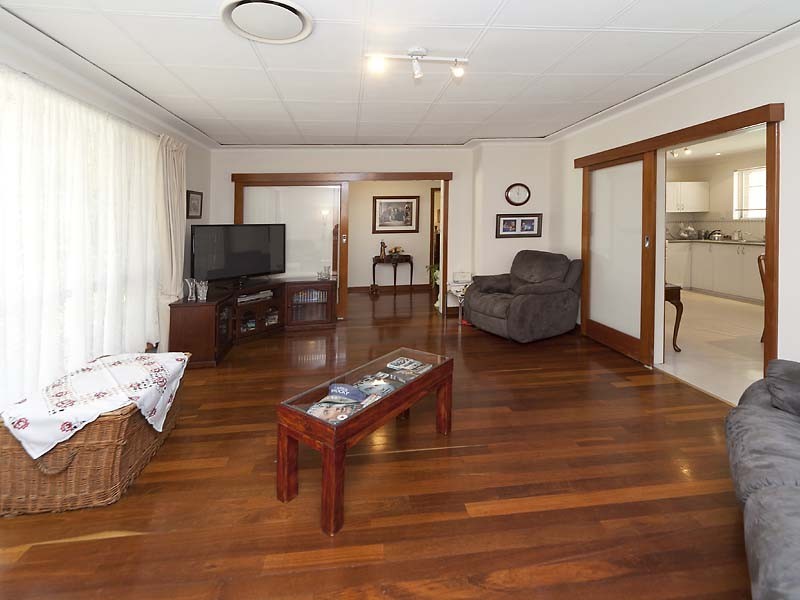 31 Berkshire Road, Forrestfield WA 6058