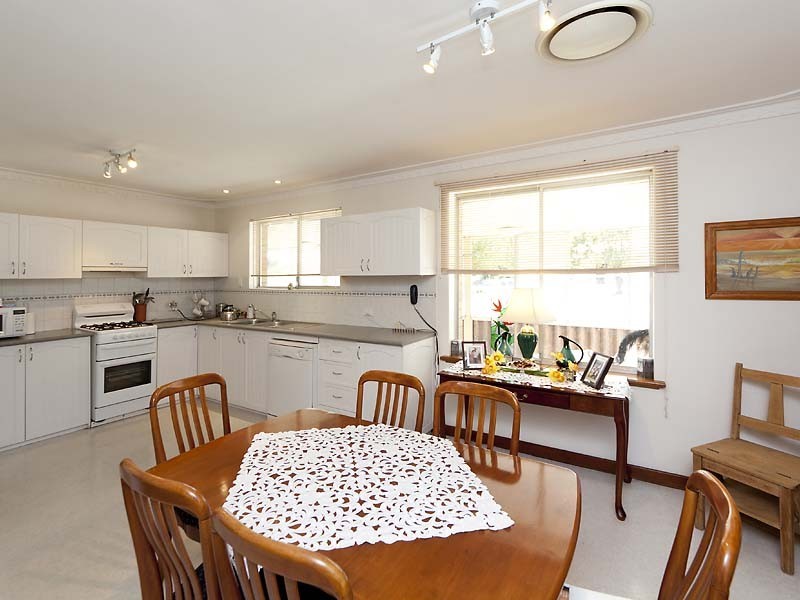 31 Berkshire Road, Forrestfield WA 6058