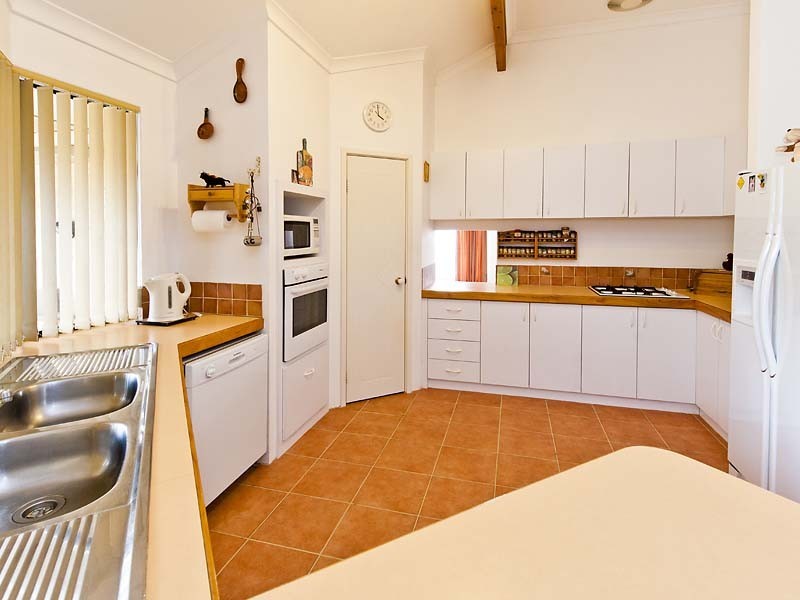 15 Villefort Avenue, Ellenbrook WA 6069