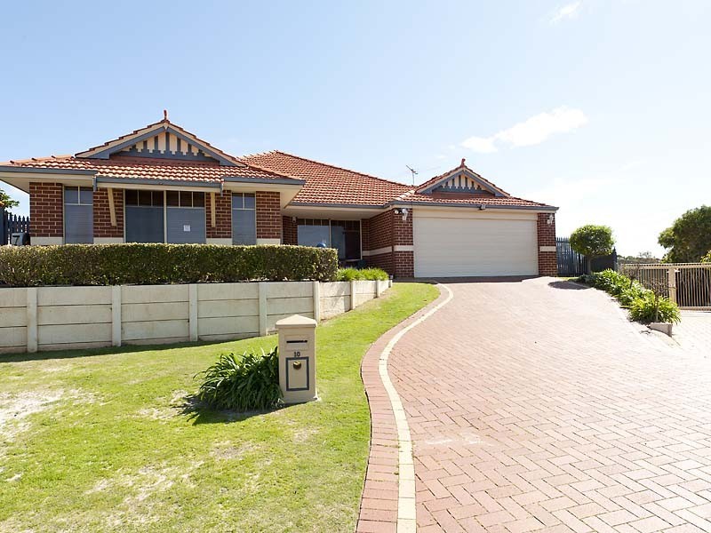 10 Betula Court, Helena Valley WA 6056